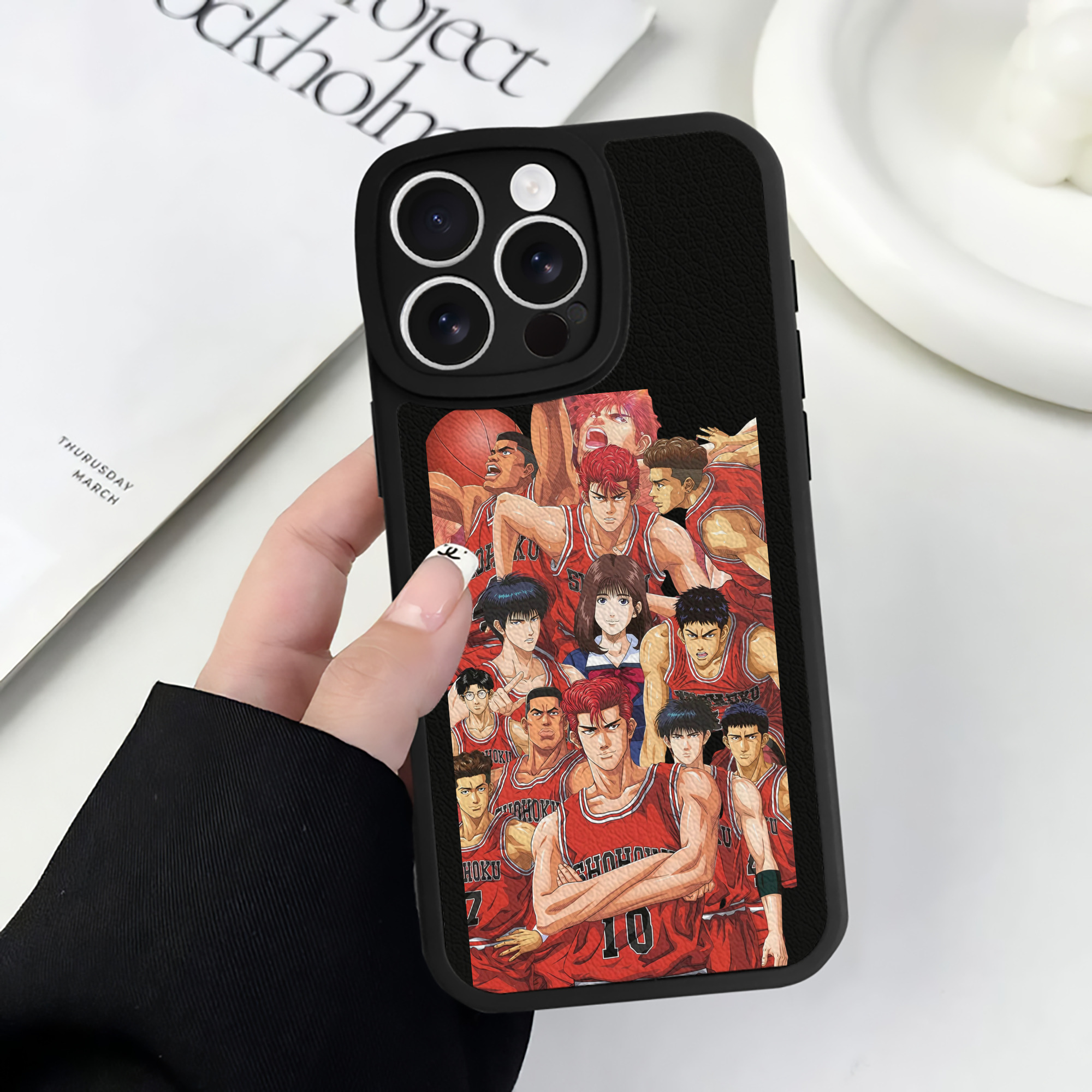 （画像用） SLAM DUNK／スラムダンク 【iPhone 16シリーズ対応】シリコンスマホケース（レザー調） 材質：シリコン